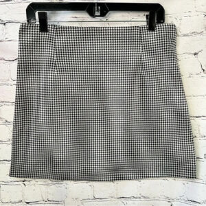 Mink Pink Collection Revolve NWT Houndstooth Black‎ and White Mini Skirt Large